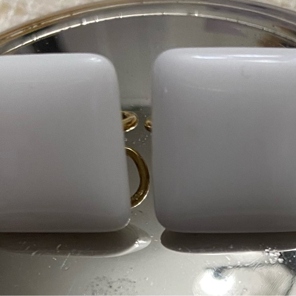 White Lucite TRIFARI Clip VTG earrings Square Simple GrannyCore Costume Signed - Picture 7 of 7